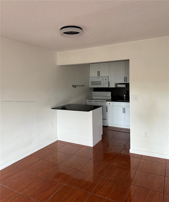 Foto del edificio - 8950 NE 8th Ave