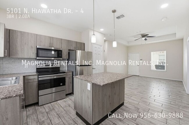 Building Photo - 5101 N Hiawatha Dr