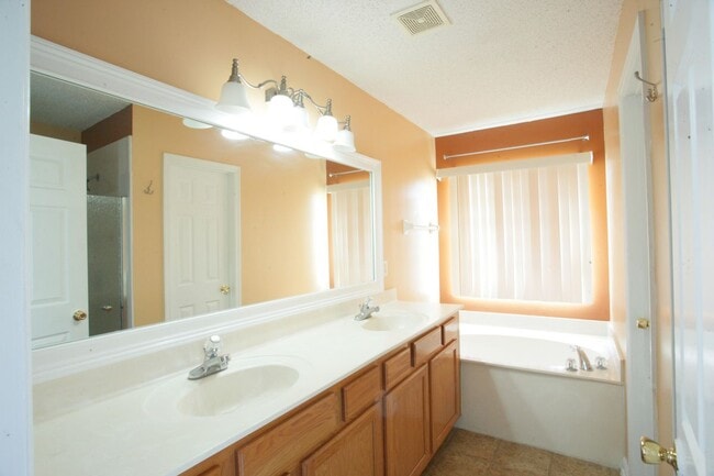 Building Photo - 8452 Stelling Dr S