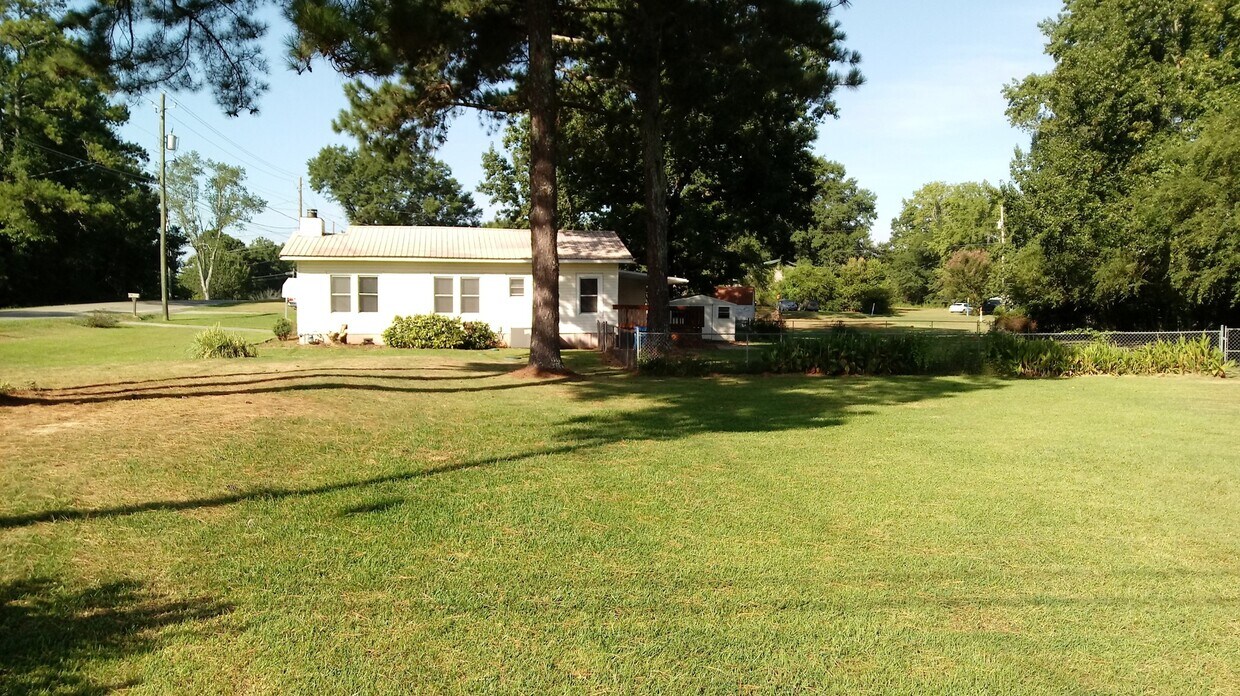 Building Photo - 414 Airport Rd