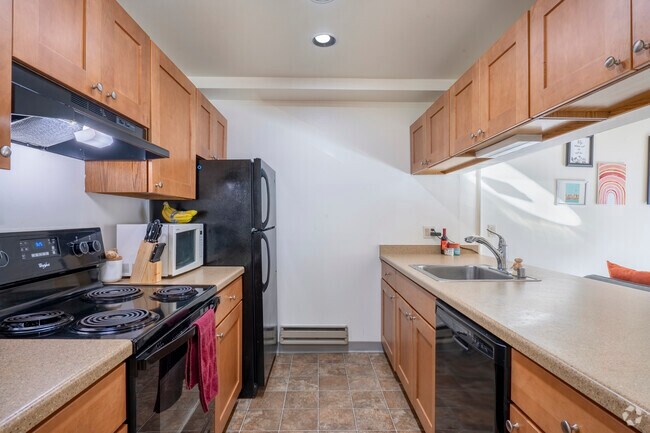 1BR 2 BA - 840SF - Cocina - Lakepoint Commons