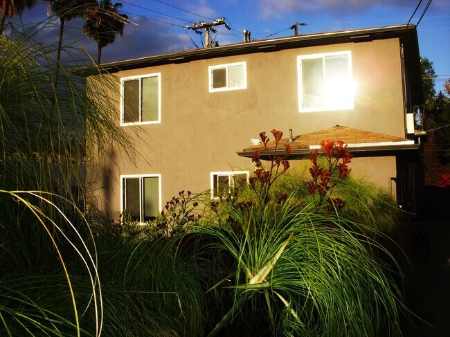 Foto del edificio - 3804 Clinton St