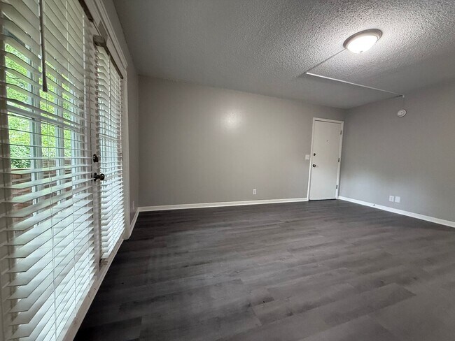 Foto del interior - Discover Comfortable Living at Wind Crest ...