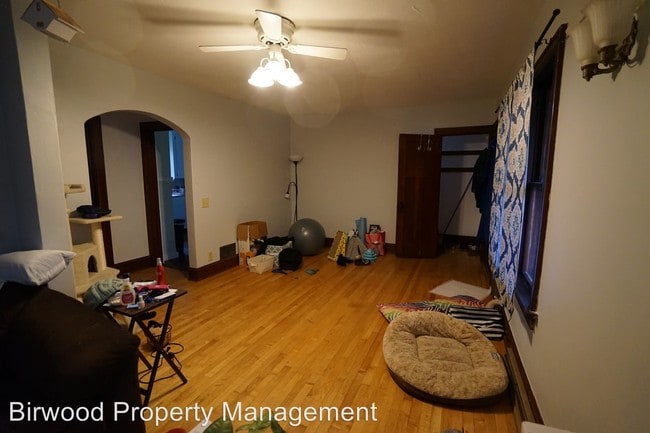 Building Photo - 2 br, 1 bath Apartment - 2309 Superior St.