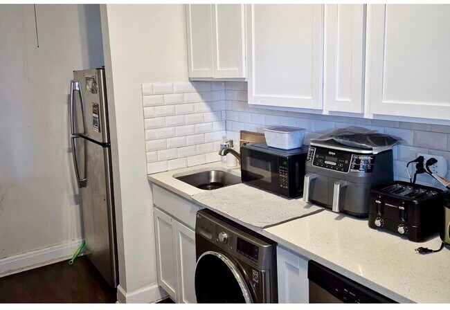 Building Photo - 945 Judson Ave