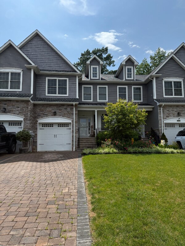 Foto del edificio - 11 McCormick Ave N