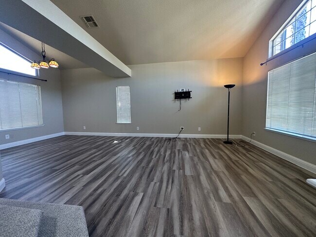 Foto del edificio - 1318 Foxhollow Way