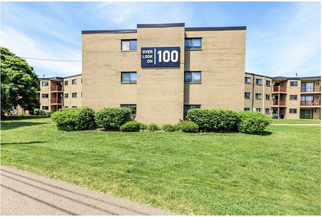 Building Photo - Overlook on 100