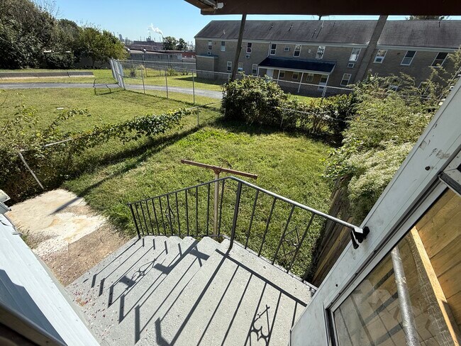 Patio interior - 131 White Ave