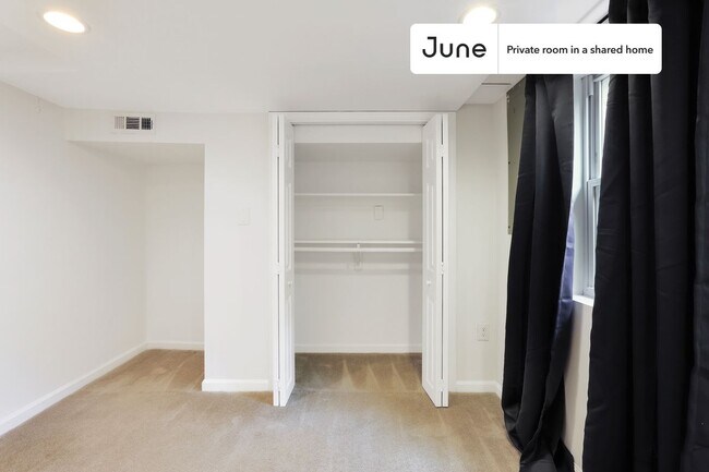 Foto del edificio - Room in Shared 5 bed/2 bath home in Logan Circle