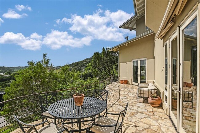 Foto del edificio - 5304 Scenic View Dr