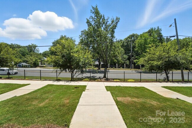 Foto del edificio - 952 Broad River Ln