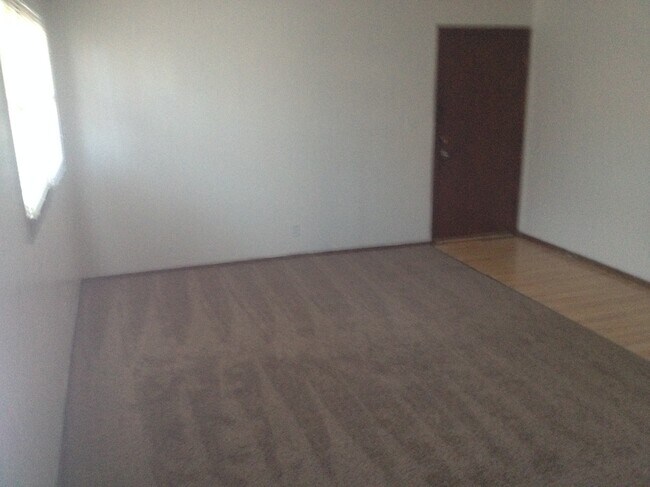 Building Photo - 3719 Robey Ave