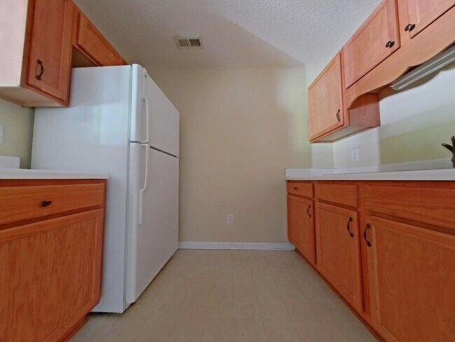 Building Photo - 905 Hanahan Ct