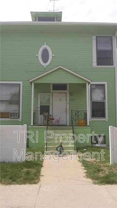 Building Photo - 1227 12th Ave
