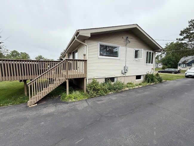 Building Photo - 588 W Winona St