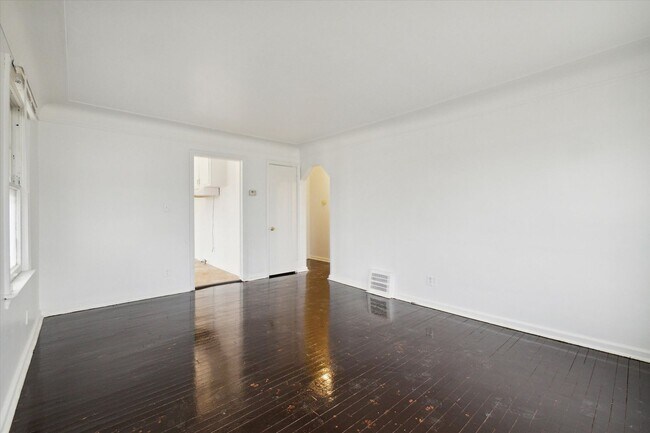 Foto del edificio - 22107 15 Mile Rd