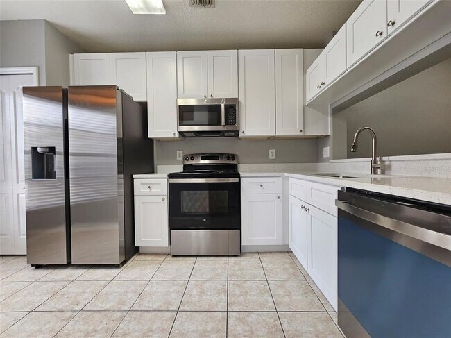 Foto del edificio - 2456 Lake Woodberry Cir