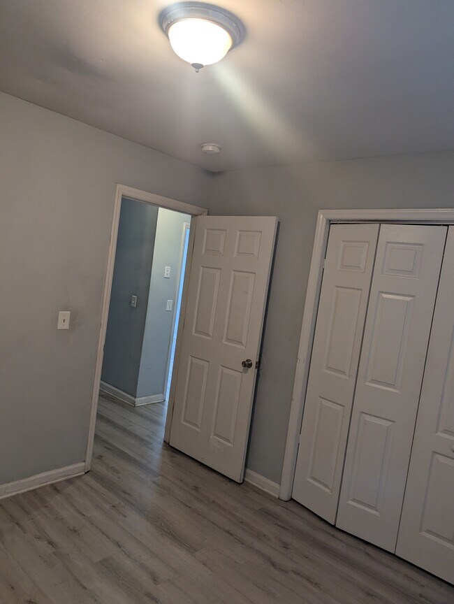 Building Photo - 911 Riviera Dr