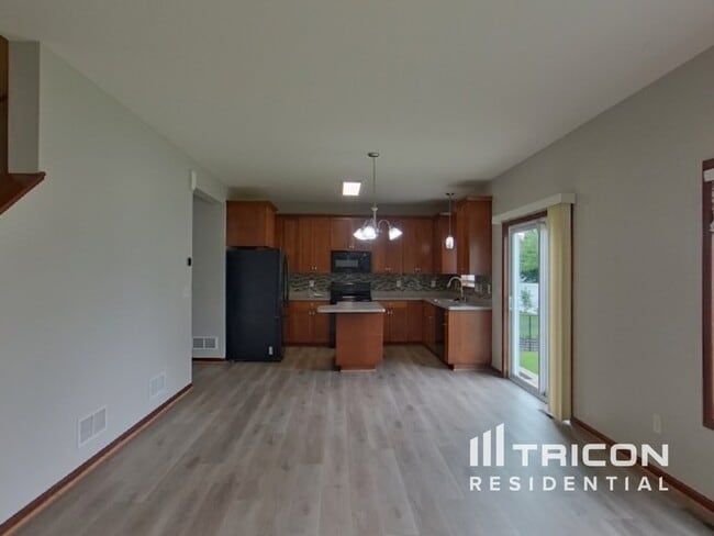Building Photo - 262 Morab Ave