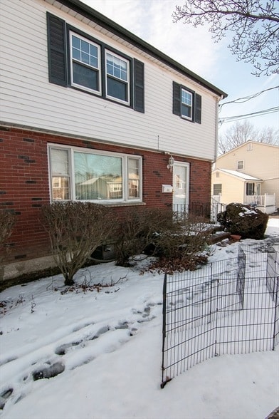 Building Photo - 87 Auburn St