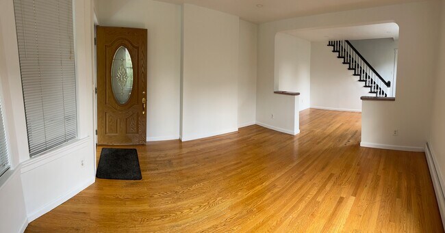 Living Room - 32 Charles St