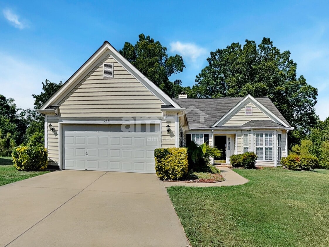 Primary Photo - 2581 Governors Pointe Ct NE