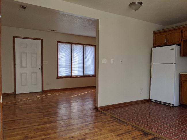 Foto del edificio - 10614 Oakland Ave
