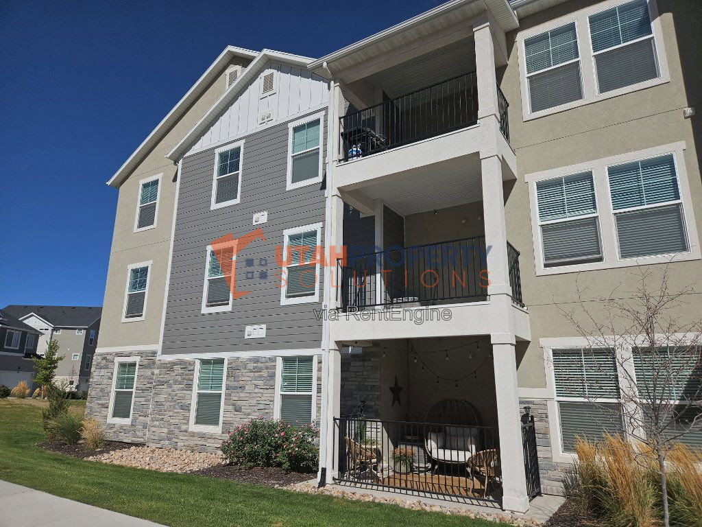 Building Photo - 1152 W Rim Dr