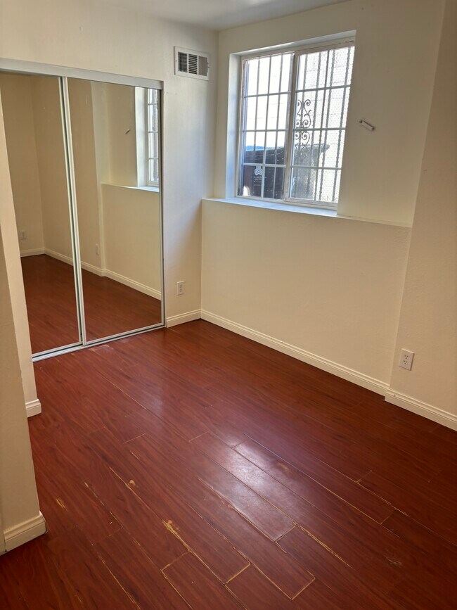 Foto del edificio - 441 N Mountain View Ave