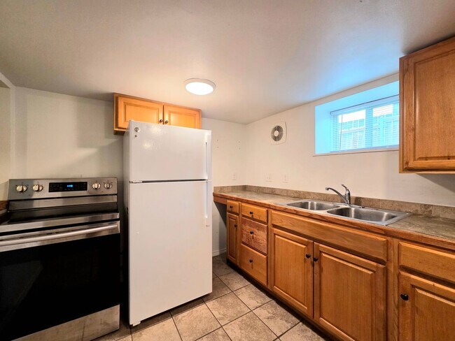 Foto del edificio - 1121 Monitor Ave