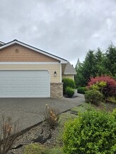 Building Photo - 210 Brant Ln