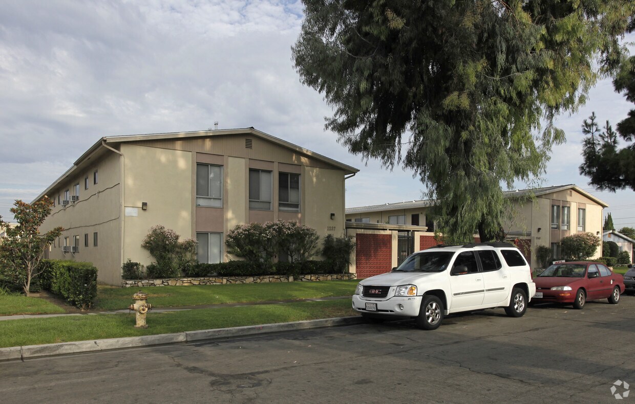 Dresden Apartments Anaheim, CA