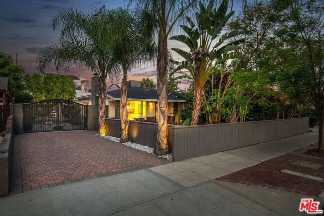 Building Photo - 536 S Mariposa St