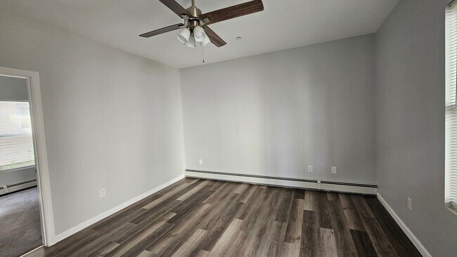 Building Photo - 302 Cartier St