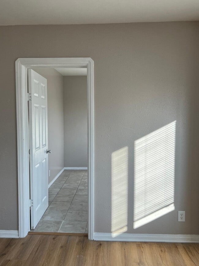 Additional Room - 3827 Grand Ave