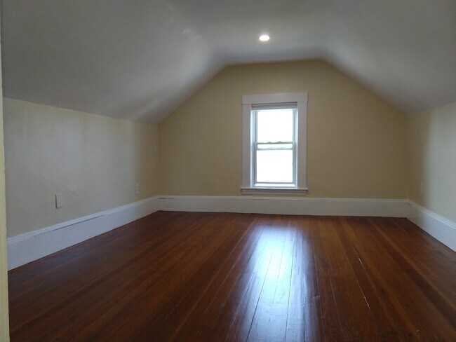 bedroom - 91 Irving St