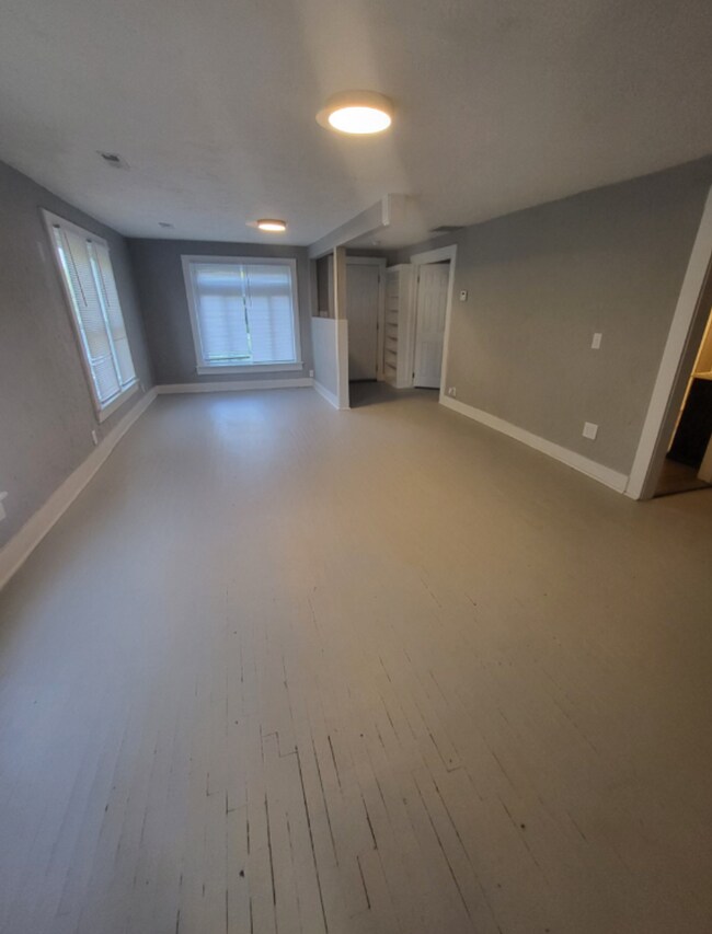 Foto del edificio - 3 bedroom, 1 bathroom home located in Jopl...