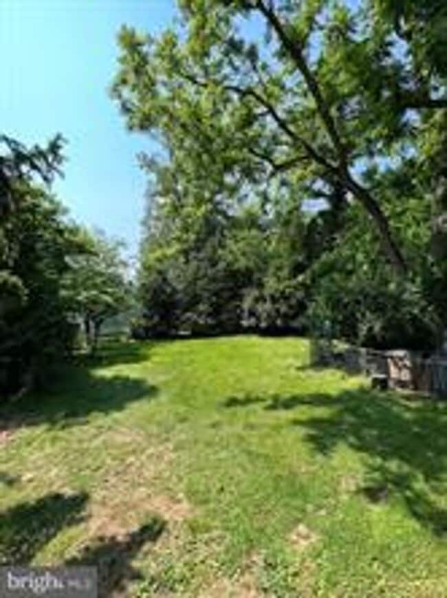 Foto del edificio - CHARMING BRICK COLONIAL HOME IN ROCKVILLE,...