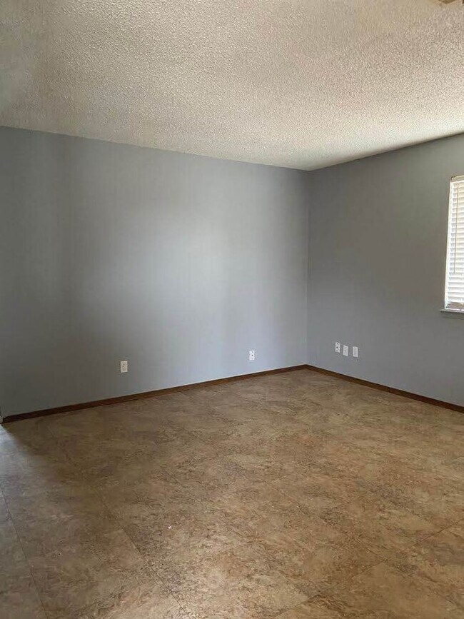 LIVINGROOM - 108 Brookview Dr