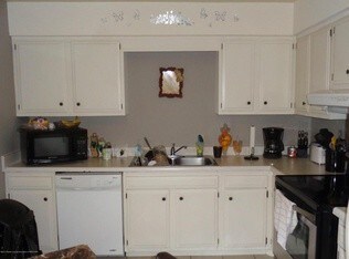 Foto del edificio - 2723 Stoneleigh Dr