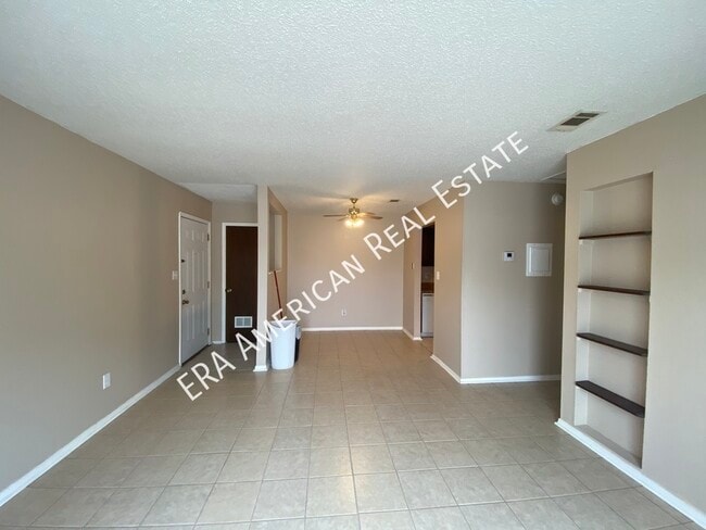 Building Photo - 1555 Green Briar Pkwy