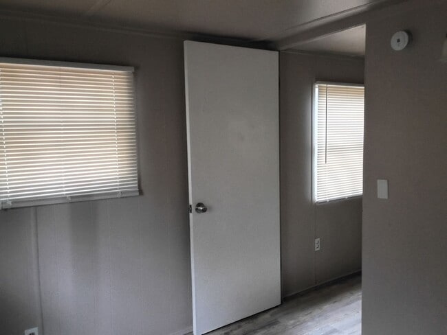 Building Photo - Home For Rent