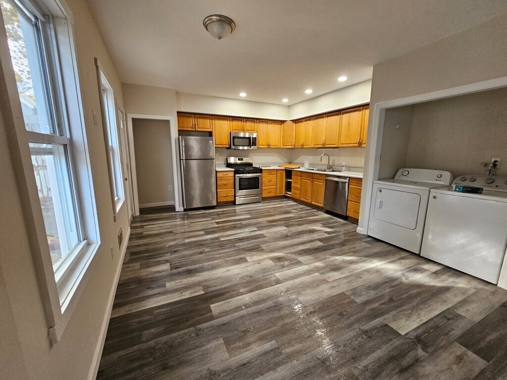 67 Loring St Unit 1, Lowell, MA 01851 Room for Rent in Lowell, MA