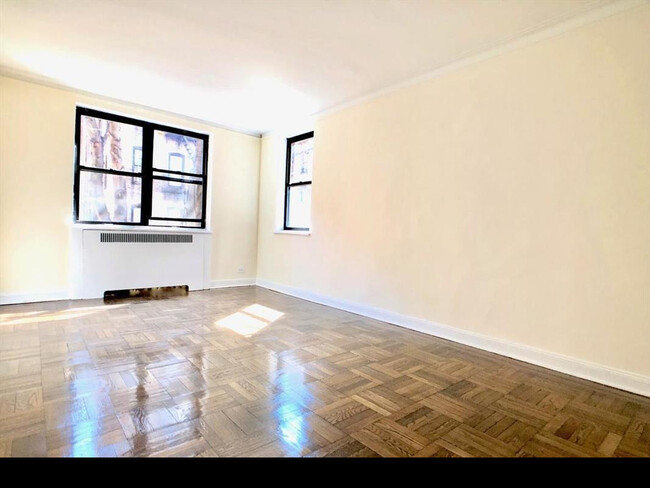 Foto del edificio - 4960 Broadway Ave