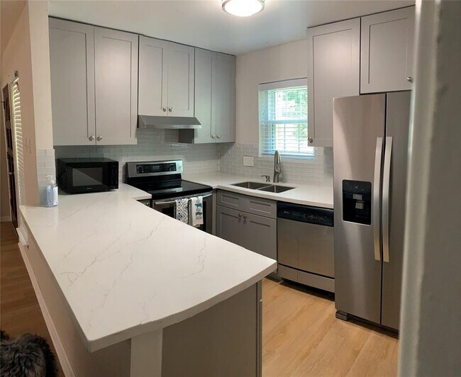 Foto del edificio - 875 Wax Myrtle Ln