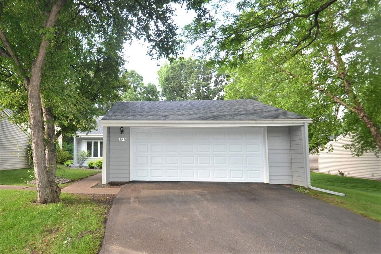 1121 Benton Way House Rental in Arden Hills, MN