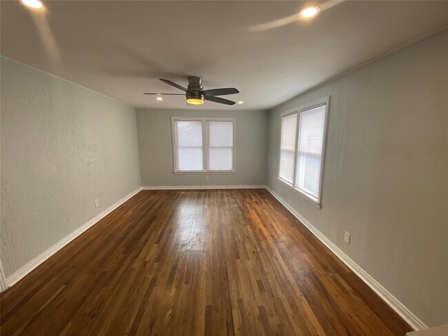 Foto del edificio - 405 Fairbanks St