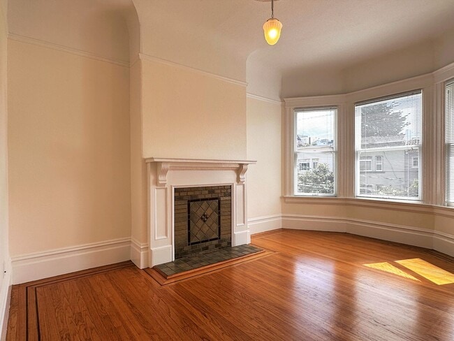 Building Photo - Top Floor 2 Bedroom Apartment for rent in Noe Valley!
