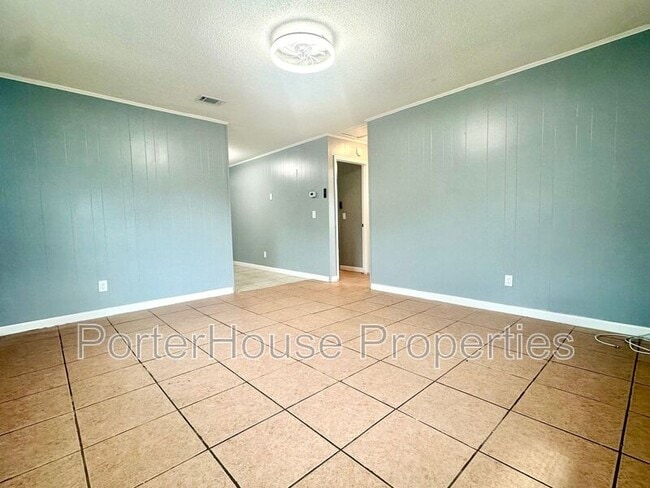 Building Photo - 2437 S Mills Ave